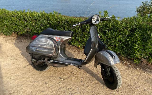 Vespa P200E